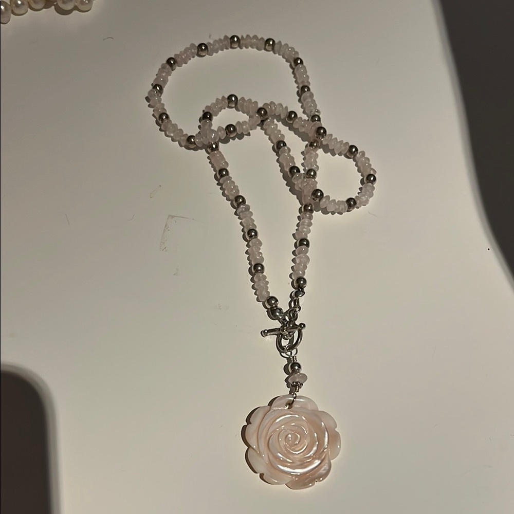 NWOT Rose Quartz w mop rose Necklace